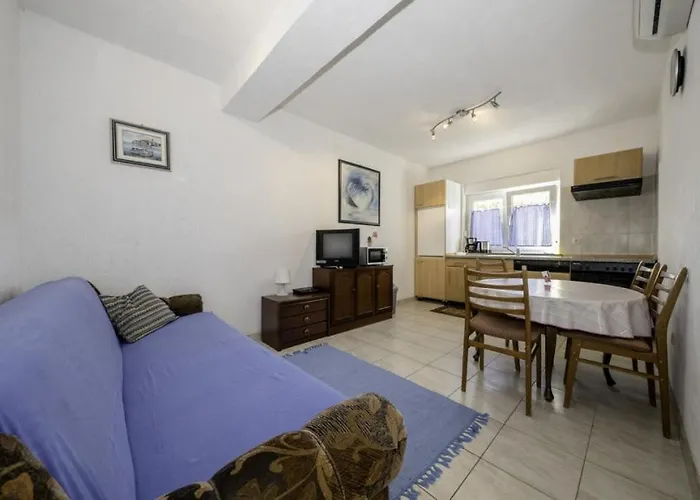 Apartmán In With Terrace, Air Conditioning, Wifi, Dishwasher Lopar