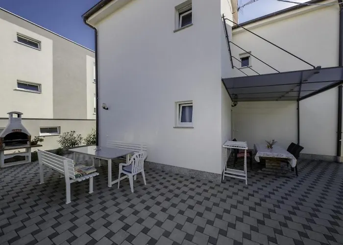 In With Terrace, Air Conditioning, Wifi, Dishwasher