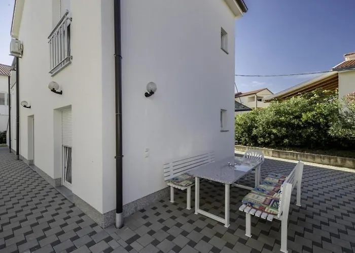 Apartmán In With Terrace, Air Conditioning, Wifi, Dishwasher *