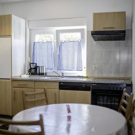 In With Terrace, Air Conditioning, Wifi, Dishwasher Daire Lopar