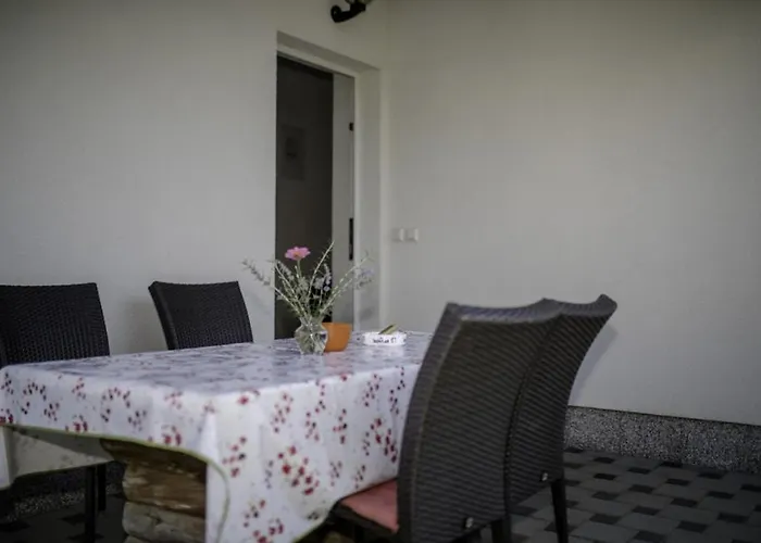 In With Terrace, Air Conditioning, Wifi, Dishwasher Apartment